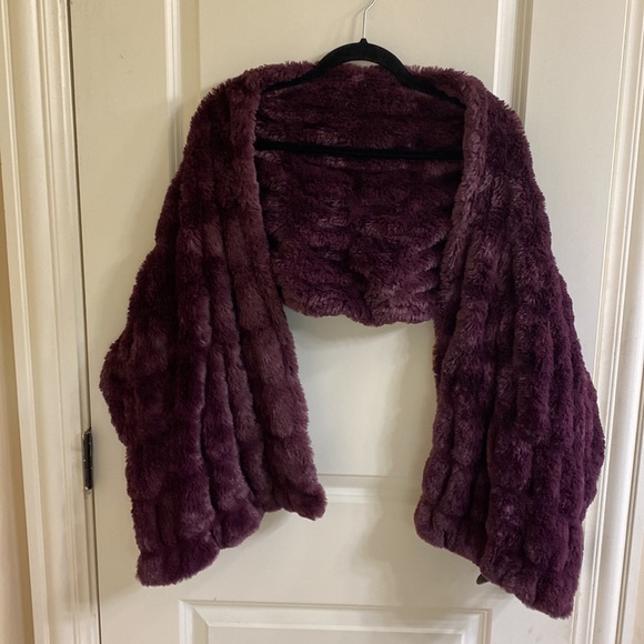 Women’s plush winter wrap - Picture 2 of 2